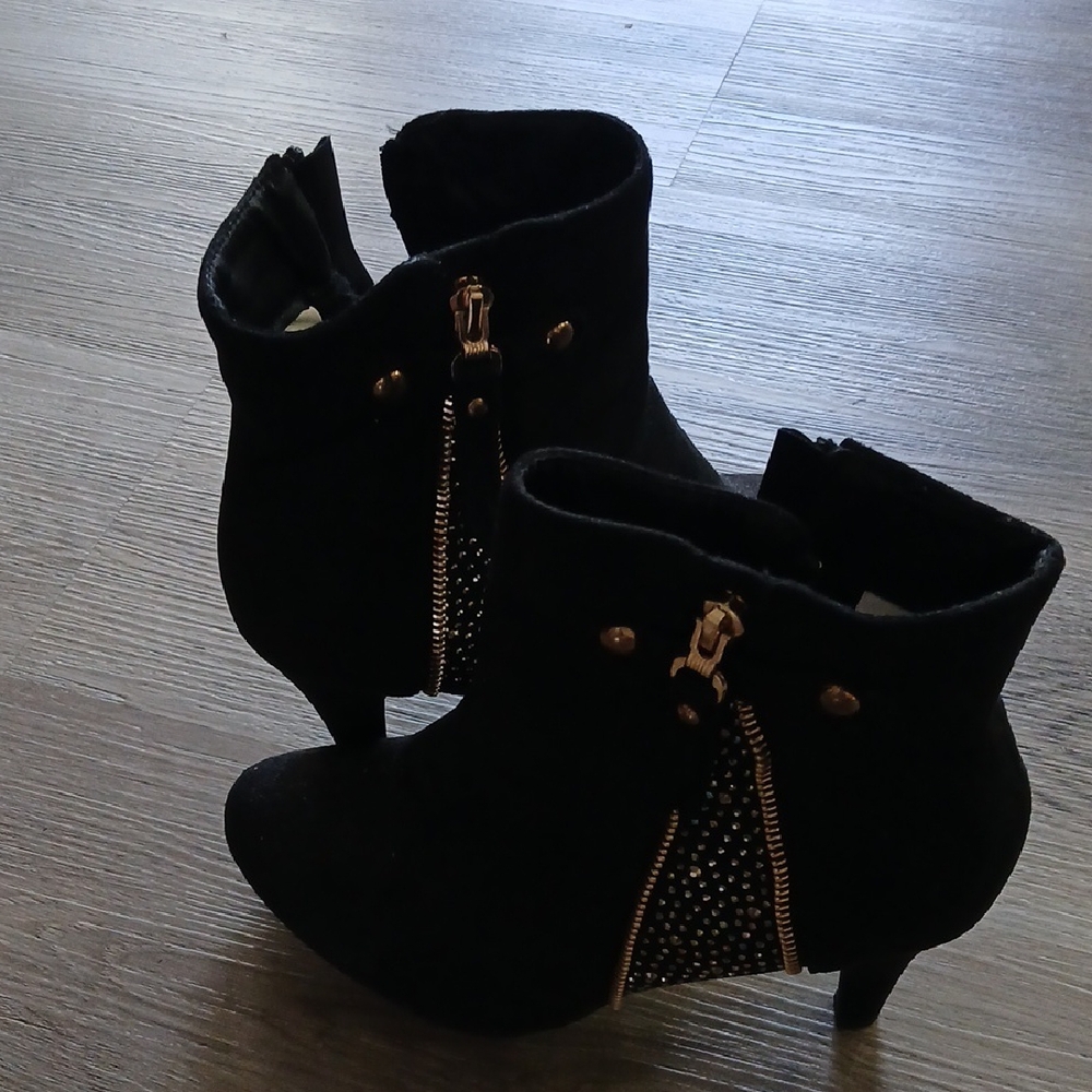 Dream Pairs Black Ankle Booties with Gold Accents